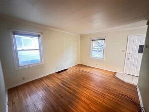 241 Boston St in Syracuse, NY - Foto de edificio - Building Photo