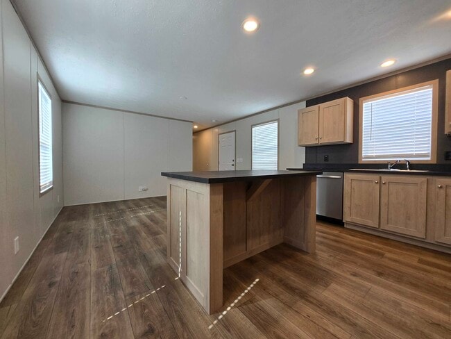 52436 Winston Ct in Chesterfield, MI - Building Photo - Building Photo