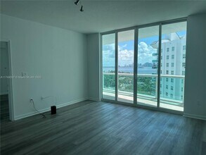 7900 Harbor Island Dr in North Bay Village, FL - Foto de edificio - Building Photo