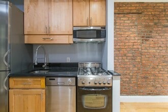 529 E 6th St, Unit 2B in New York, NY - Building Photo - Building Photo