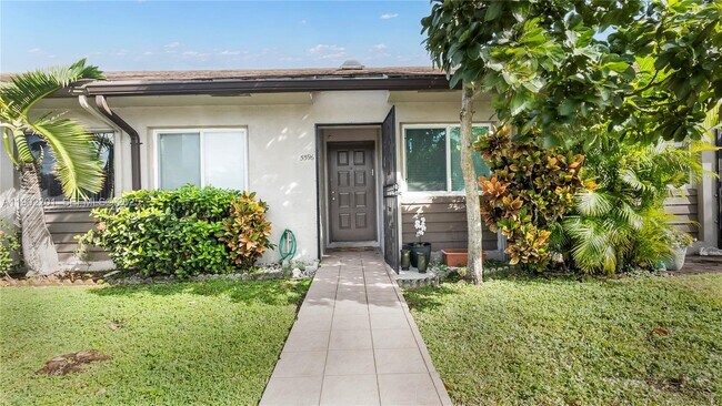 5596 SW 28th Terrace in Fort Lauderdale, FL - Building Photo - Building Photo