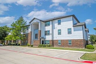 Worthington Point in Crowley, TX - Foto de edificio - Building Photo