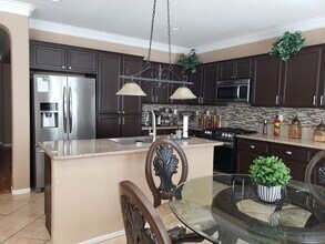 2252 Cypress St in Lancaster, CA - Foto de edificio - Building Photo