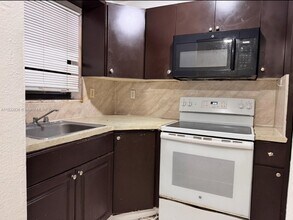 770 NE 128th St in North Miami, FL - Building Photo - Building Photo