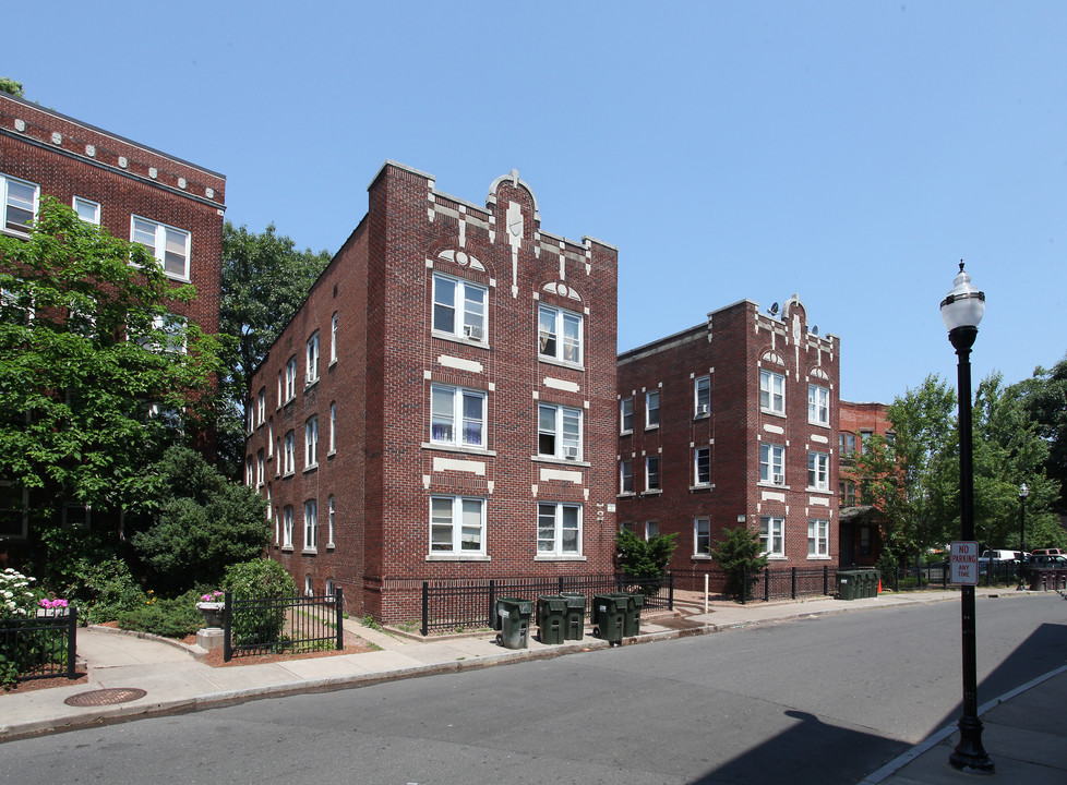 27 Glen St in New Britain, CT - Foto de edificio