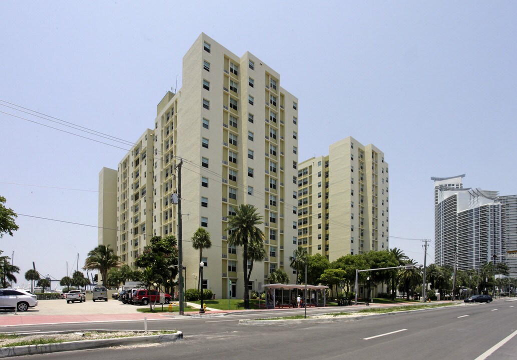 Rebecca Towers in Miami Beach, FL - Building Photo