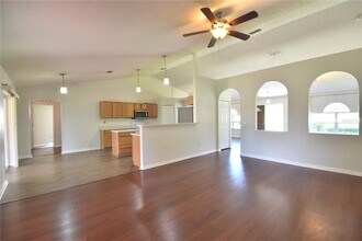 1006 Fox Trail Ave in Minneola, FL - Foto de edificio - Building Photo