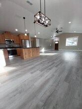 330 Hazel Way in Grants Pass, OR - Building Photo - Building Photo