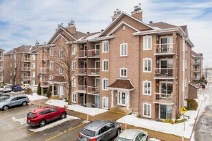 Place Couture in Montréal, QC - Building Photo