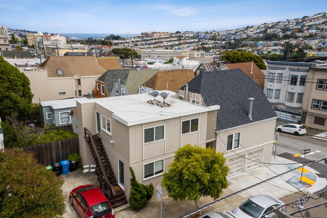 240 Bosworth St in San Francisco, CA - Building Photo - Building Photo