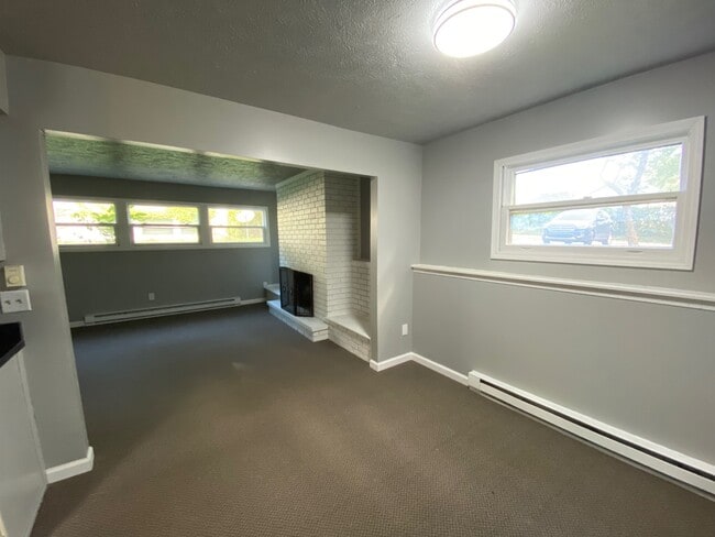 213 S Fairview Ave, Unit Lower in Lansing, MI - Building Photo - Building Photo