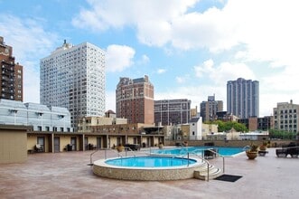 655 W Irving Park Rd, Unit 614 in Chicago, IL - Building Photo - Building Photo