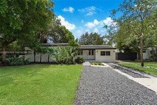 5830 SW 51st St in Miami, FL - Building Photo