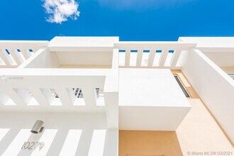 10279 NW 72nd Terrace-Unit -10279 in Doral, FL - Building Photo - Building Photo