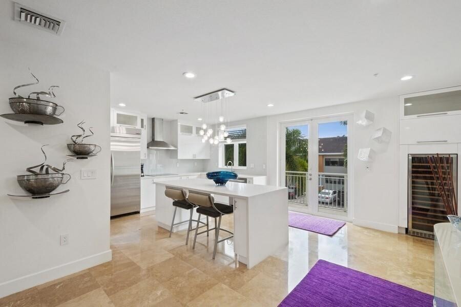 63 Isle of Venice Dr in Fort Lauderdale, FL - Building Photo