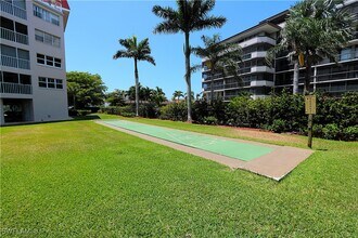270 N Collier Blvd in Marco Island, FL - Foto de edificio - Building Photo