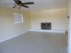 1700 Mountain View Ave in Oceanside, CA - Foto de edificio - Building Photo