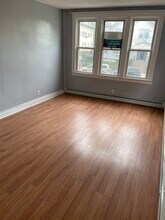 24 Eastern Pkwy in Jersey City, NJ - Building Photo - Building Photo