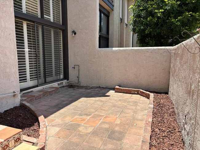 22283 Erwin St in Los Angeles, CA - Building Photo - Building Photo
