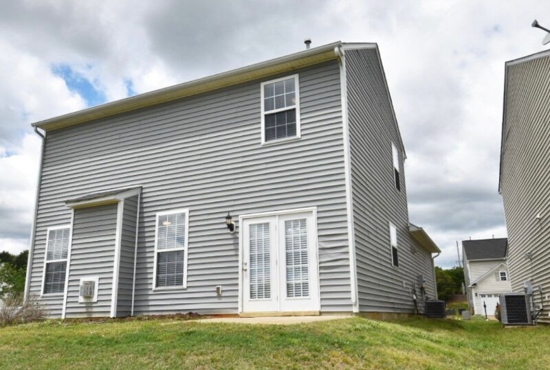 305 Cline Falls Dr in Holly Springs, NC - Building Photo