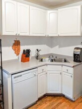 1908 W Winnemac Ave, Unit 1906-2 in Chicago, IL - Building Photo - Building Photo