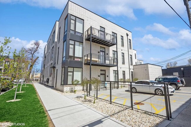 4177 W Belmont Ave, Unit 3153-305 in Chicago, IL - Foto de edificio - Building Photo