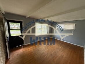 4911 W Tesch Ave in Greenfield, WI - Building Photo - Building Photo