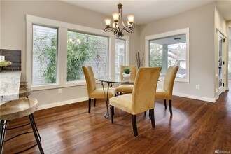 2009 E Mercer St in Seattle, WA - Building Photo - Building Photo