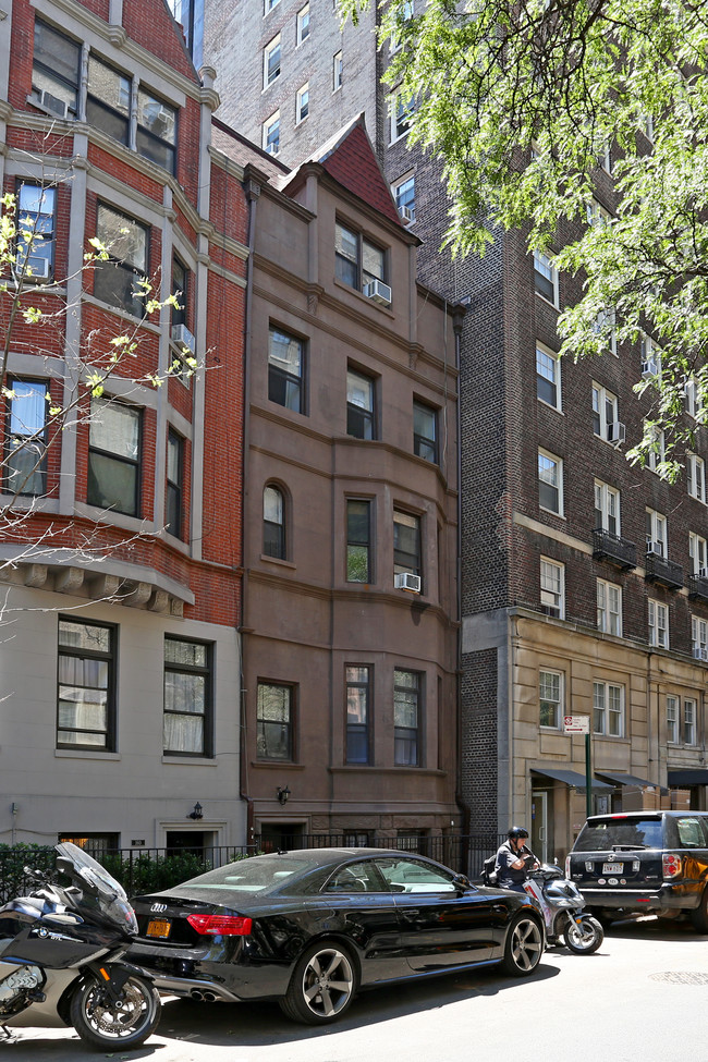 162 W 75th St in New York, NY - Foto de edificio - Building Photo