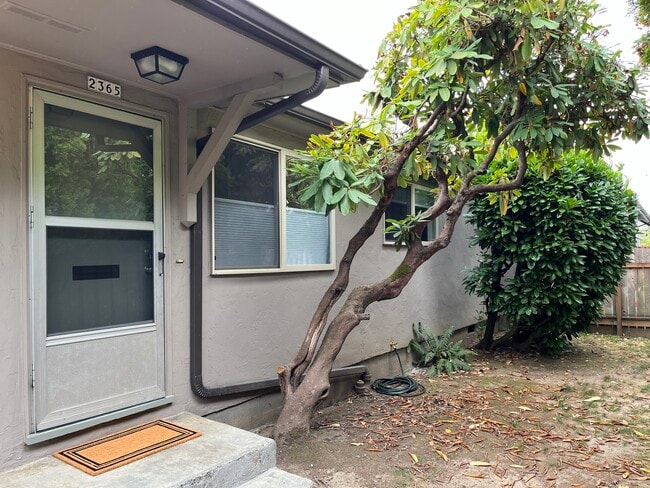 2365 SE 45th Ave in Portland, OR - Foto de edificio - Building Photo