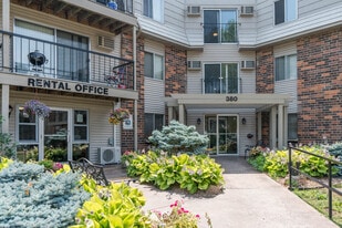 Wheelock Ridge Villa in St. Paul, MN - Building Photo