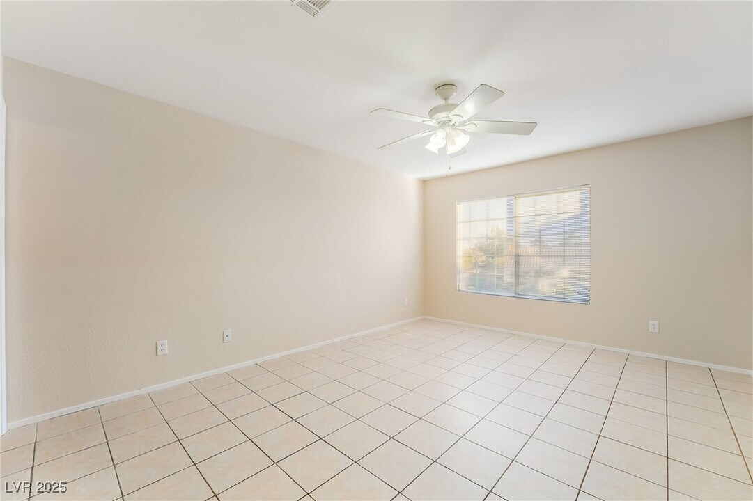 435 Coral Sea St in Henderson, NV - Foto de edificio