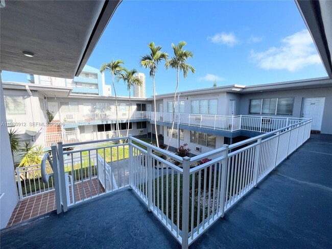 350 75th St in Miami Beach, FL - Building Photo - Building Photo