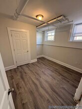 241 Freeman St, Unit B in Brookline, MA - Foto de edificio - Building Photo