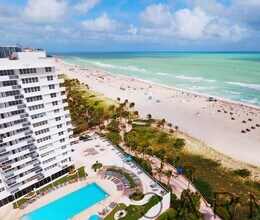 100 Lincoln Rd, Unit 411A in Miami Beach, FL - Building Photo - Building Photo