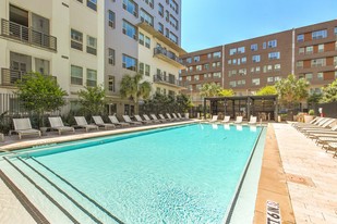 Gallery At Turtle Creek in Dallas, TX - Building Photo