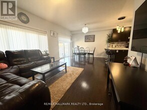 10 Pearcey Cr in Barrie, ON - Building Photo - Building Photo