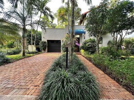 455 Amalfi Ave in Coral Gables, FL - Building Photo