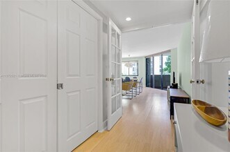 101 Crandon Blvd in Key Biscayne, FL - Foto de edificio - Building Photo