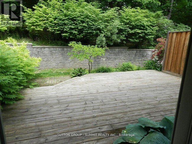 5490 Glen Erin Dr in Mississauga, ON - Building Photo - Building Photo