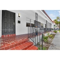2744 SW 23rd Ter in Miami, FL - Building Photo