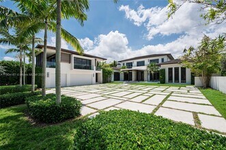 9000 SW 63rd Ct in Pinecrest, FL - Building Photo - Building Photo