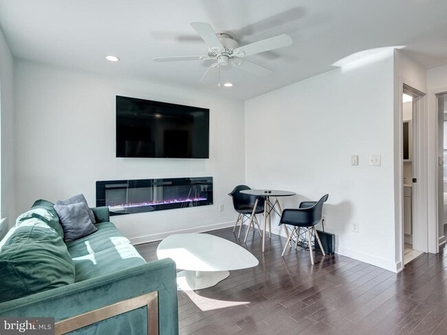 property at 1331 S Woodstock St