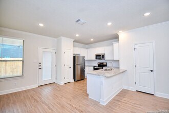 10314 Candlewood Wy in San Antonio, TX - Building Photo - Building Photo