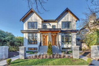 2147 W 32nd Ave in Vancouver, BC - Building Photo - Building Photo