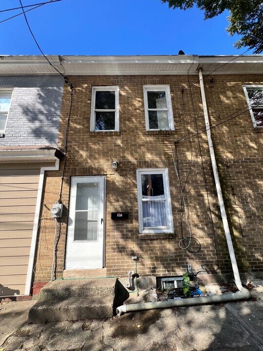 563 Lamberton St in Trenton, NJ - Building Photo