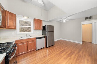 2420 S Oakley Ave in Chicago, IL - Building Photo - Building Photo