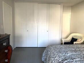 423 N Elena Ave, Unit 2 in Redondo Beach, CA - Building Photo - Building Photo