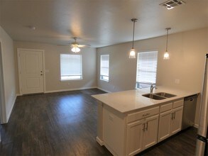 11520 Keystone Cir in Oklahoma City, OK - Building Photo - Building Photo