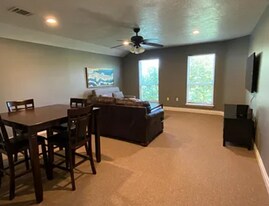 476 Terri Ln, Unit 1 in Pinehurst, TX - Building Photo